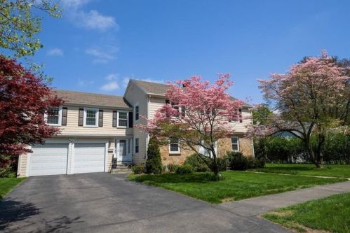 1008 Brook Rd, Milton, MA 02186-4103