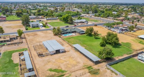 4210 Country Gables Dr, Phoenix AZ 85053-4528 exterior