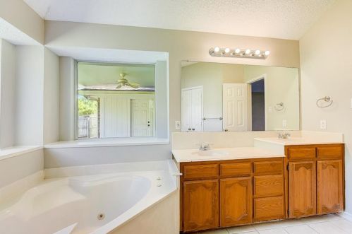 6206 Coral Ln, Garland TX 75048-3380 exterior