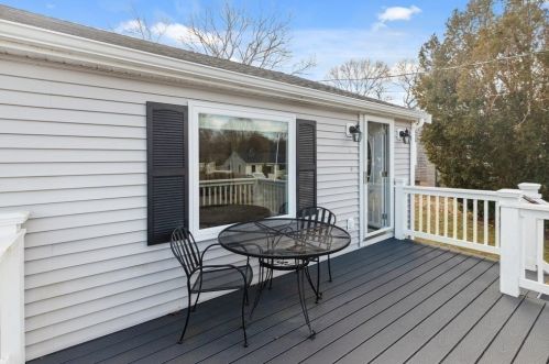 6 Cushing Dr, Plymouth MA 02360-1148 exterior