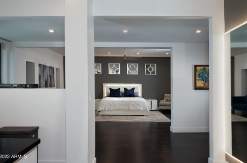 4621 Camelback Rd, Phoenix AZ 85033-1534 exterior