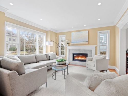 51 Mann Ave, Needham MA 02492-4533 exterior