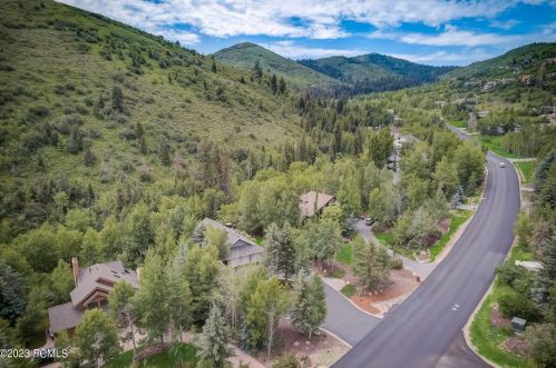 7794 Pinebrook Rd, Park City UT 84098-5348 exterior