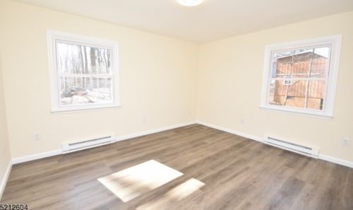 8 Evergreen Rd, Wantage NJ  exterior