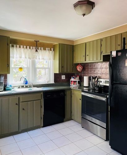 17 Moreland St, Worcester MA 01609-1050 exterior