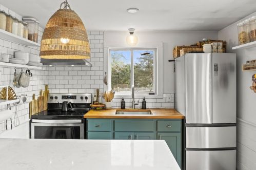 582 Massasoit Rd, Eastham MA 02642-1500 exterior