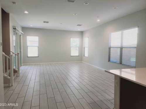 6519 Bluefield Ave, Phoenix AZ  85054-1561 exterior