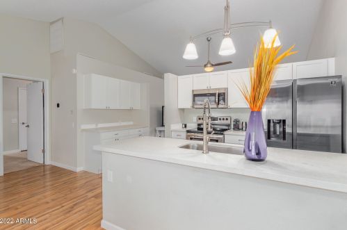 3010 Blackhawk Dr, Phoenix AZ  85050-4706 exterior