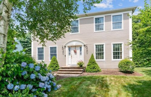 90 Foster Sheldon Rd, Wakefield, RI 02879-1406