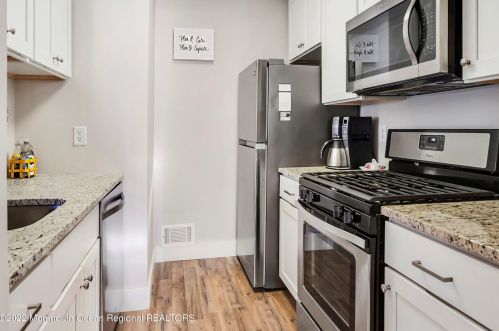 102 Daffodil Dr, Jackson Twp NJ  08527-4171 exterior