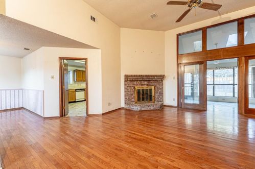 4829 Crestpoint Ln, Garland TX exterior