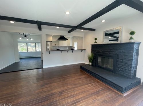 46 Edgewood Rd, Skyline Lakes NJ 07456-1911 exterior