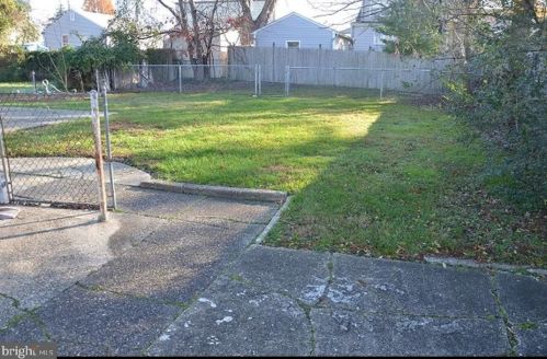 660 Washington Ave, West Deptford, NJ 08096-3545