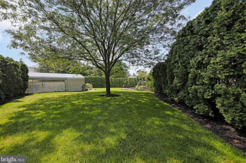 132 Main St, West Deptford NJ 08051-1046 exterior