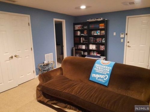 120 Stonegate Trl, Cresskill NJ 07626-2437 exterior