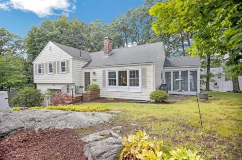 139 Pacella Dr, Dedham, MA 02026-6016