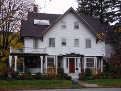 684 Commonwealth Ave, Newton, MA 02459-1132