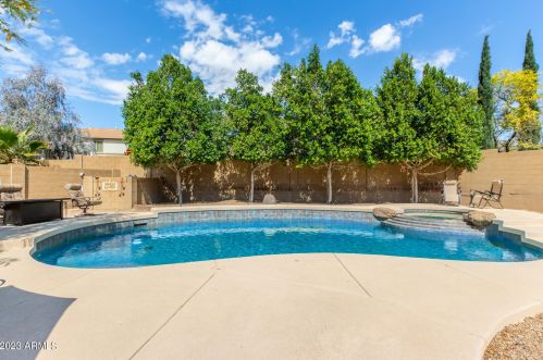 25311 51 Dr, Phoenix AZ 85035-1901 exterior