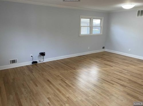 42 Midland Ave, Kearny NJ  07032-4124 exterior