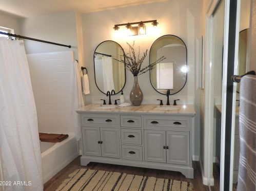 3041 Blackhawk Dr, Phoenix AZ 85050-4821 exterior