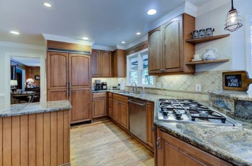 4815 Dunwoody Sta Dr, Atlanta GA 30338-4705 exterior