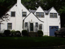 10 Asheville Rd, Newton, MA 02462-1102