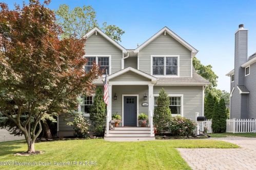 210 White Rd, Little Silver NJ 07739-1137 exterior