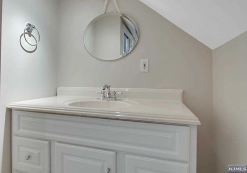 16 Argyle Pl, Kearny NJ 07032-2705 exterior