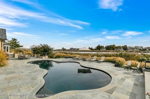 530 Little Silver Pt Rd, Little Silver NJ 07739-1736 exterior