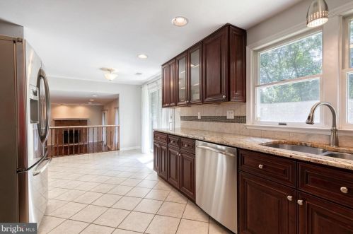 6645 Windsor Ct, Columbia MD 21044-4147 exterior