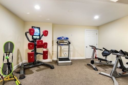 208 Vly Rd, Needham MA 02492-4720 exterior