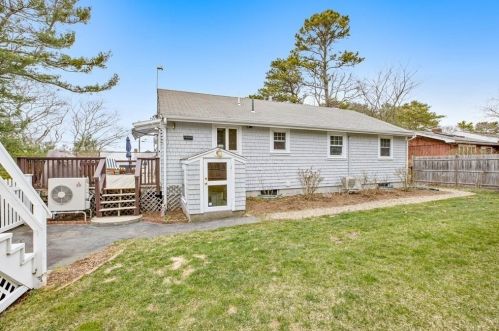 92 Edgewater Dr, Wareham MA 02571-2189 exterior