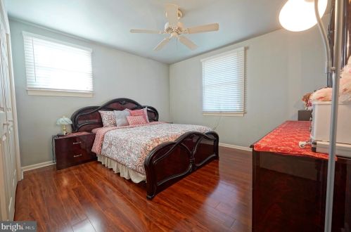 239 Hampshire Dr, West Deptford NJ 08096-4206 exterior