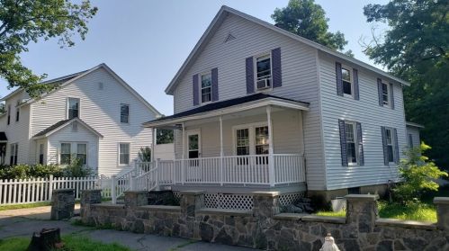 37 Vineyard St, Worcester, MA 01603-2532