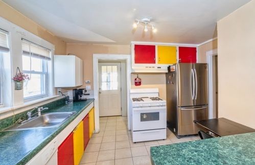 34 Lawn Ave, Quincy MA 02169-7336 exterior