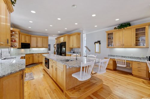 35 Lone Holw Dr, Sandy UT 84092-5530 exterior