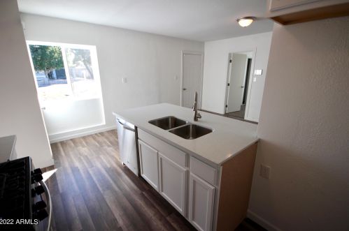 2562 Earll Dr, Phoenix AZ  85016-7404 exterior