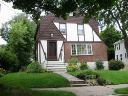 108 Oakdale Rd, Newton, MA 02461-1813