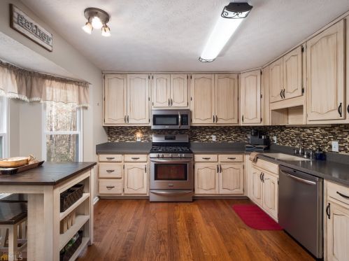 539 Golden Ct, Stockbridge GA 30281-2271 exterior