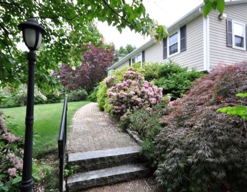 34 Flint Rd, Acton, MA 01720-2842