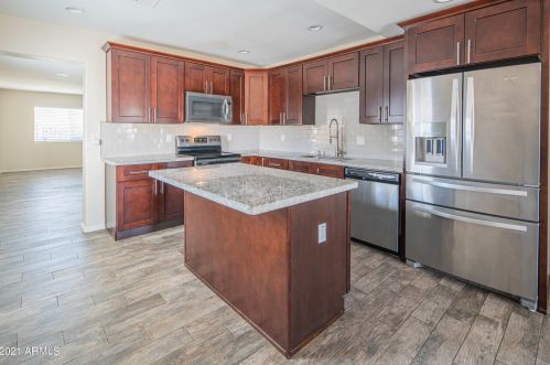 1724 Clarendon Ave, Phoenix AZ 85033-4121 exterior