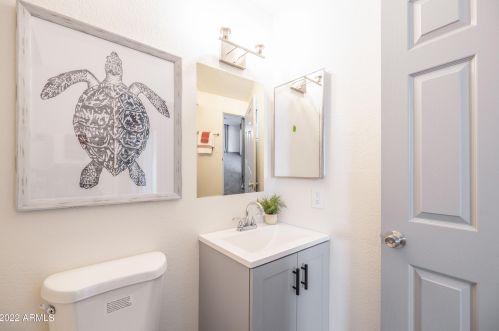 6932 Beatrice St, Phoenix AZ 85043-2397 exterior