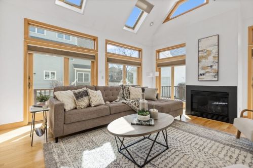 67 Bourne St, Newton MA 02466-1707 exterior