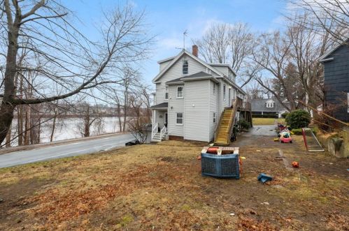 342 Main St, Groveland MA 01834-1346 exterior