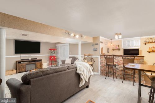 326 Route 156, Trenton NJ 08620-1729 exterior