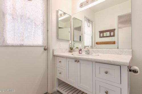 9801 37 Dr, Phoenix AZ 85053-2806 exterior