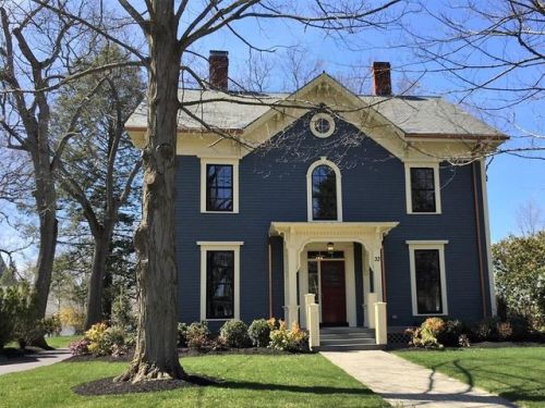 33 Hancock St, Newton, MA 02466-2308