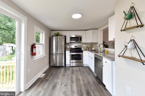 201 Maple Ave, West Deptford NJ  08093-1204 exterior