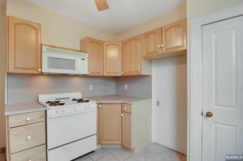 16 Argyle Pl, Kearny NJ 07032-2705 exterior