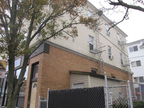 341 Columbia St, Fall River MA 02721-1319 exterior